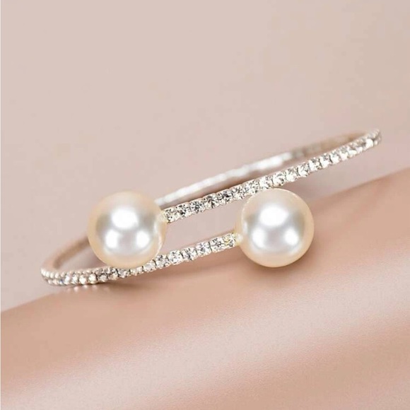 Rhinestone & Faux Pearl Decor Cuff
Bangle - Picture 2 of 4